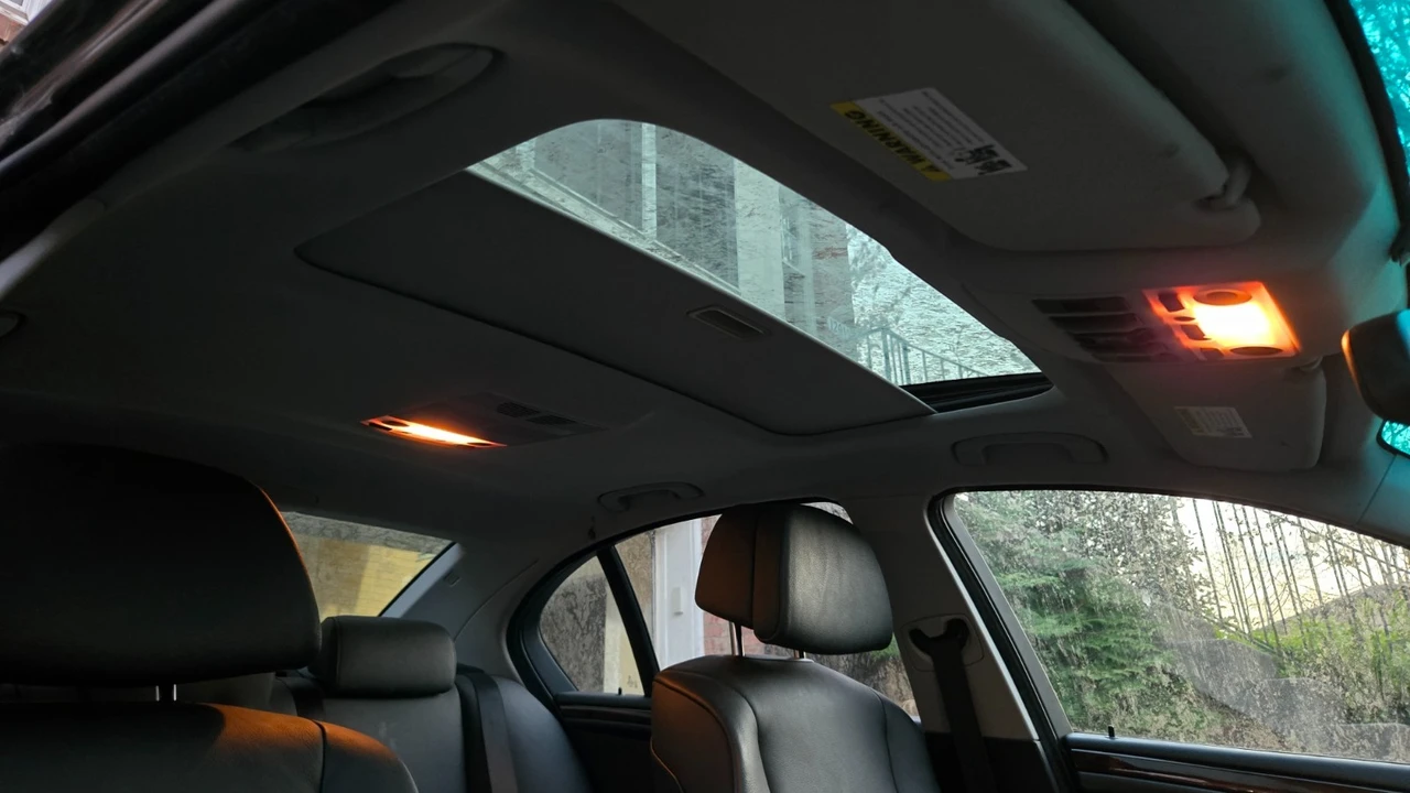 2009 BMW E60 5 Series Sedan - Image 14 of 16