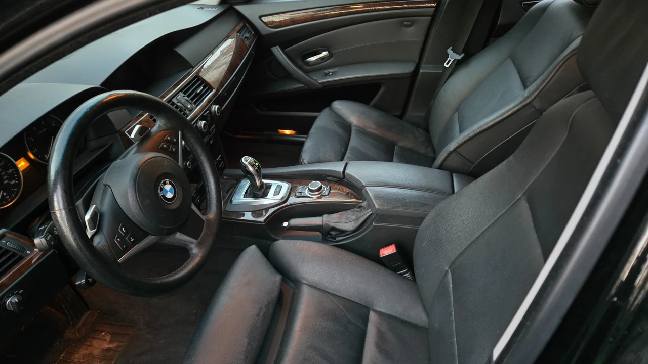2009 BMW E60 5 Series Sedan - Image 11 of 16