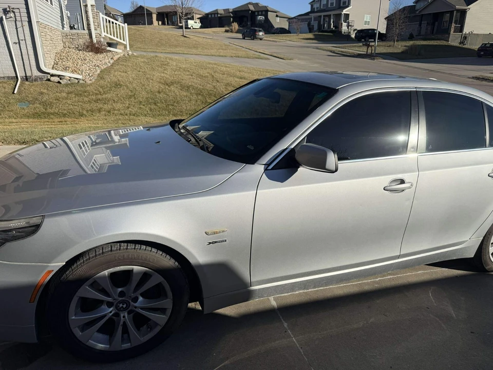 2009 BMW E60 5 Series Sedan - Image 2 of 6