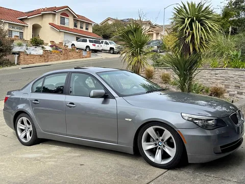 2009 BMW 5 Series 528i Sedan