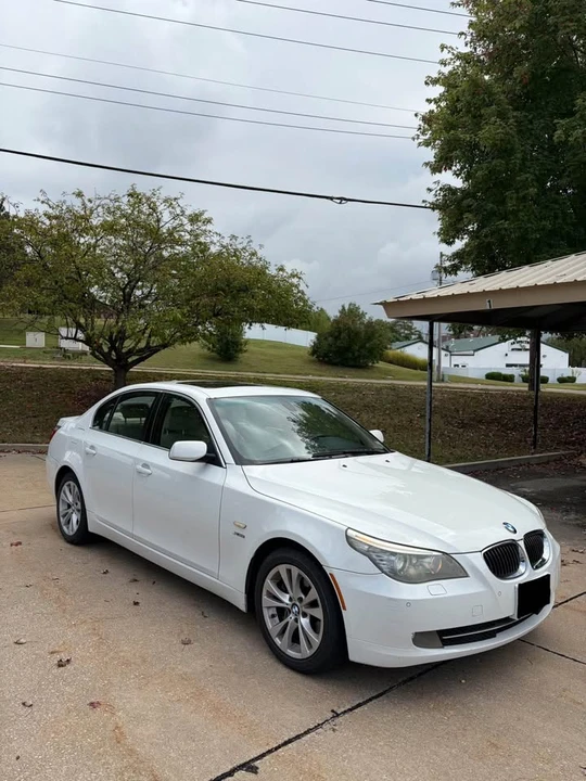 2009 BMW E60 5 Series Sedan - Image 2 of 7