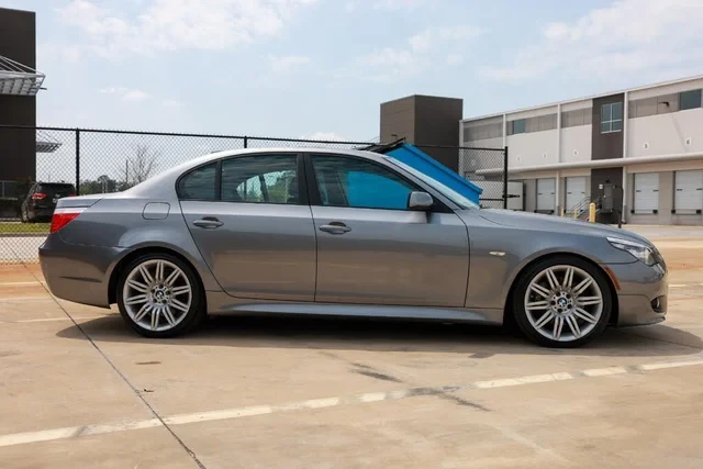 2009 BMW E60 545i & 550i Sedan - Image 15 of 19