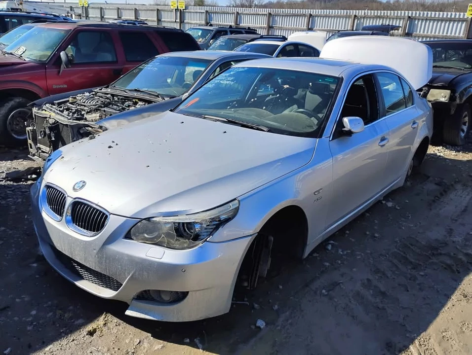 2009 BMW E60 5 Series Sedan - Image 2 of 5