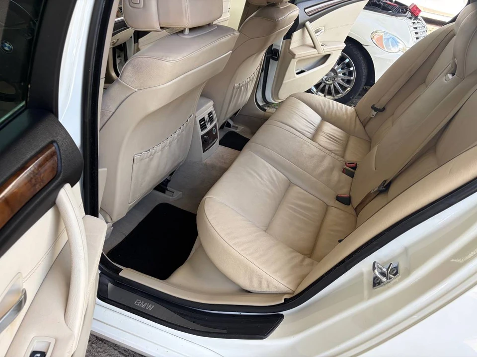 2009 BMW E60 5 Series Sedan - Image 8 of 13