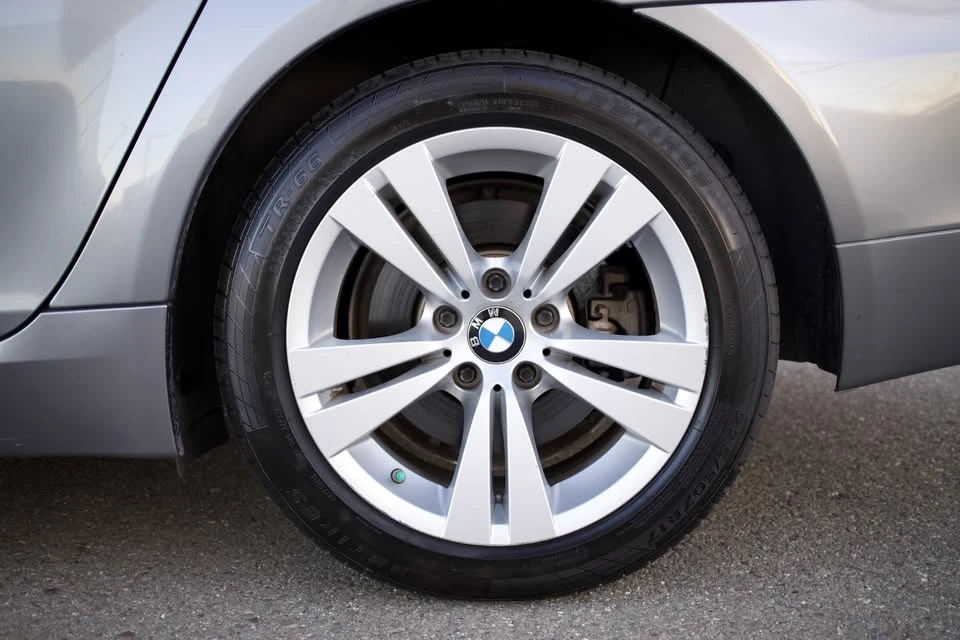 2009 BMW E60 5 Series Sedan - Image 11 of 18