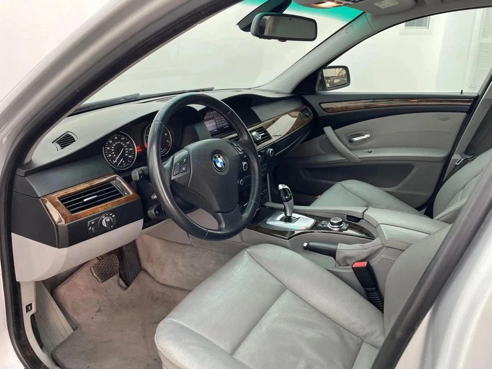 2009 BMW E60 5 Series Sedan - Image 11 of 21