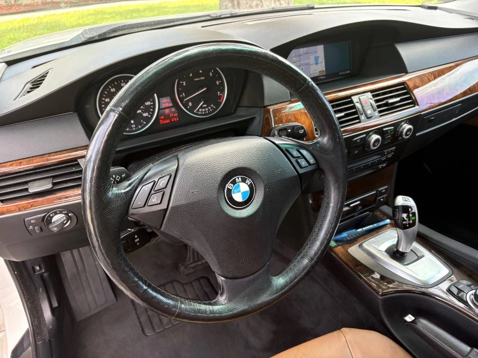 2009 BMW E60 5 Series Sedan - Image 7 of 15