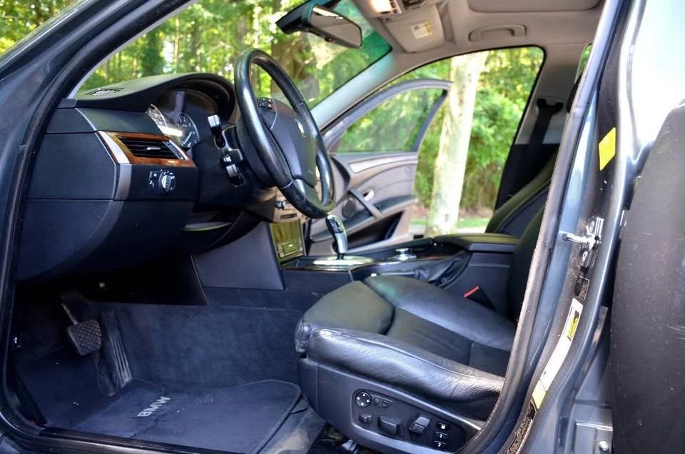 2009 BMW E60 5 Series Sedan - Image 11 of 19