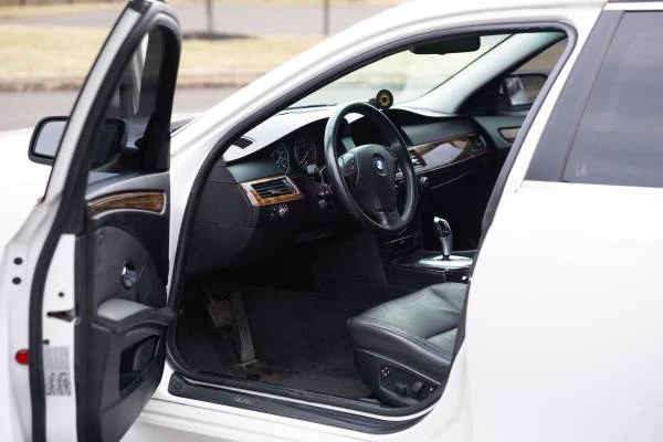 2009 BMW E60 5 Series Sedan - Image 15 of 21