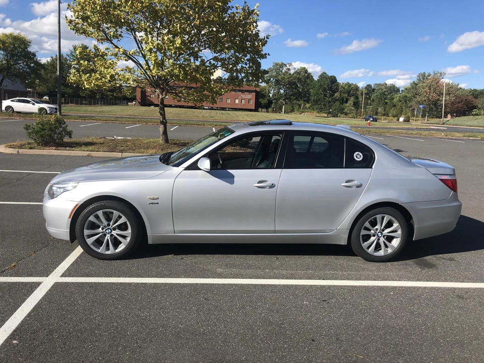 2009 BMW E60 5 Series Sedan - Image 11 of 31