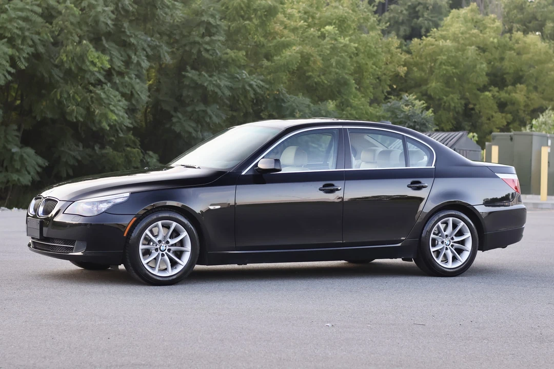 2009 BMW E60 545i & 550i Sedan - Image 5 of 31