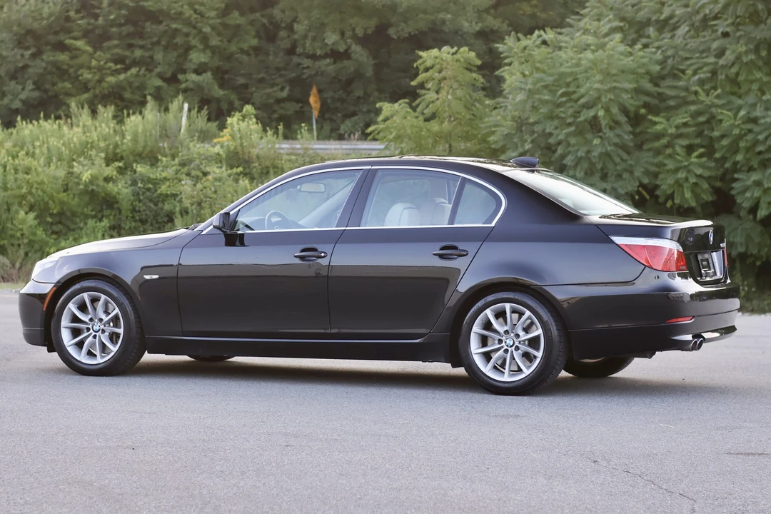 2009 BMW E60 545i & 550i Sedan - Image 8 of 31