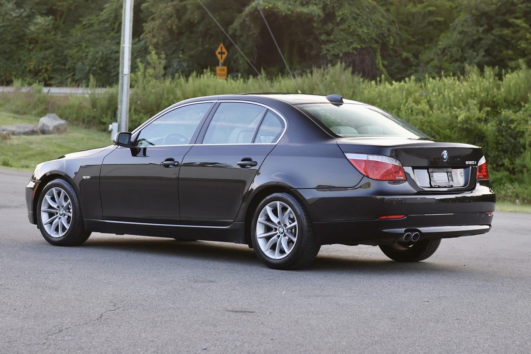 2009 BMW E60 545i & 550i Sedan - Image 9 of 31