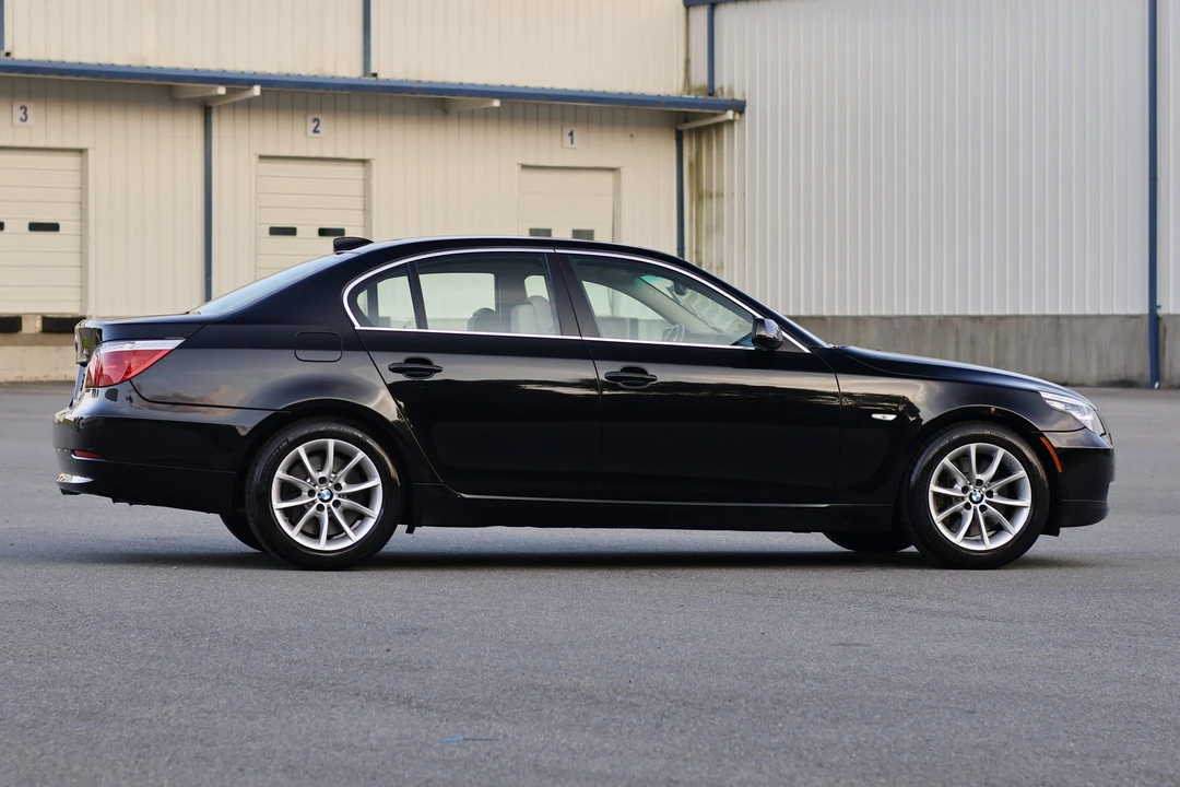 2009 BMW E60 545i & 550i Sedan - Image 16 of 31