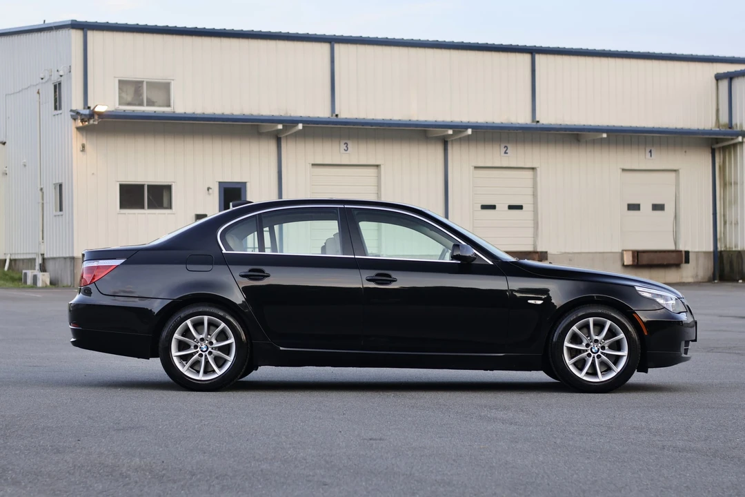2009 BMW E60 545i & 550i Sedan - Image 17 of 31