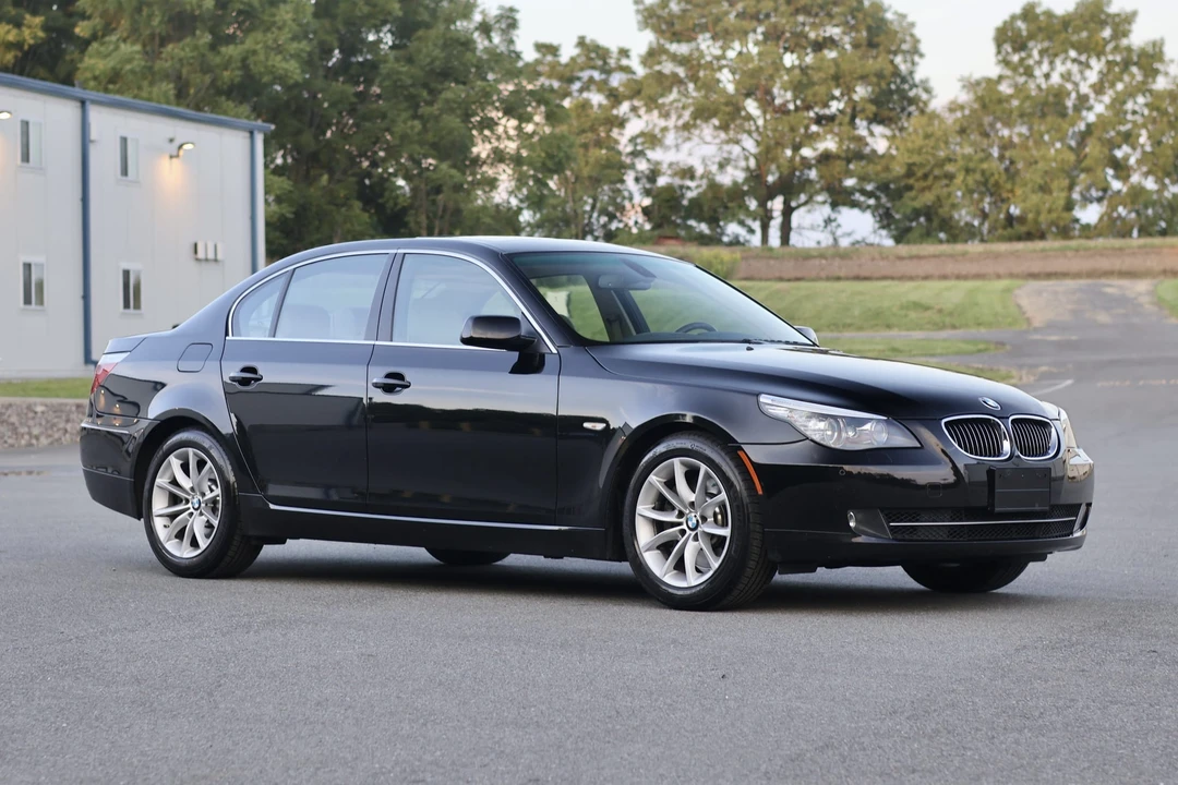 2009 BMW E60 545i & 550i Sedan - Image 19 of 31