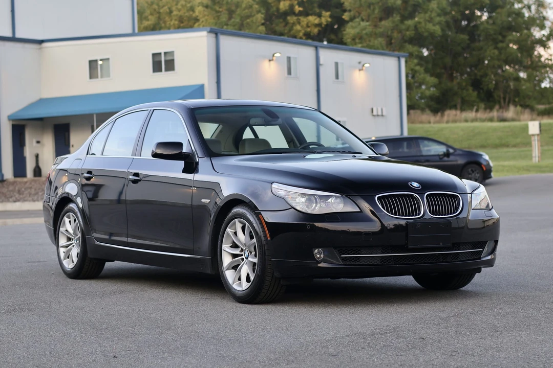 2009 BMW E60 545i & 550i Sedan - Image 20 of 31