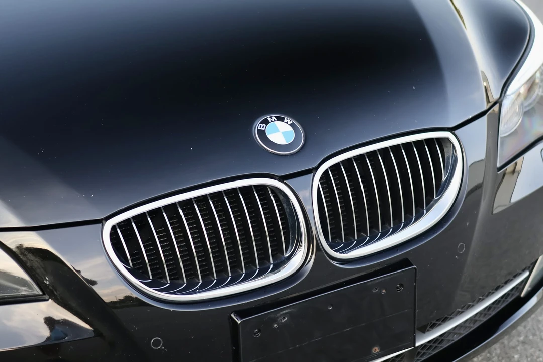 2009 BMW E60 545i & 550i Sedan - Image 29 of 31