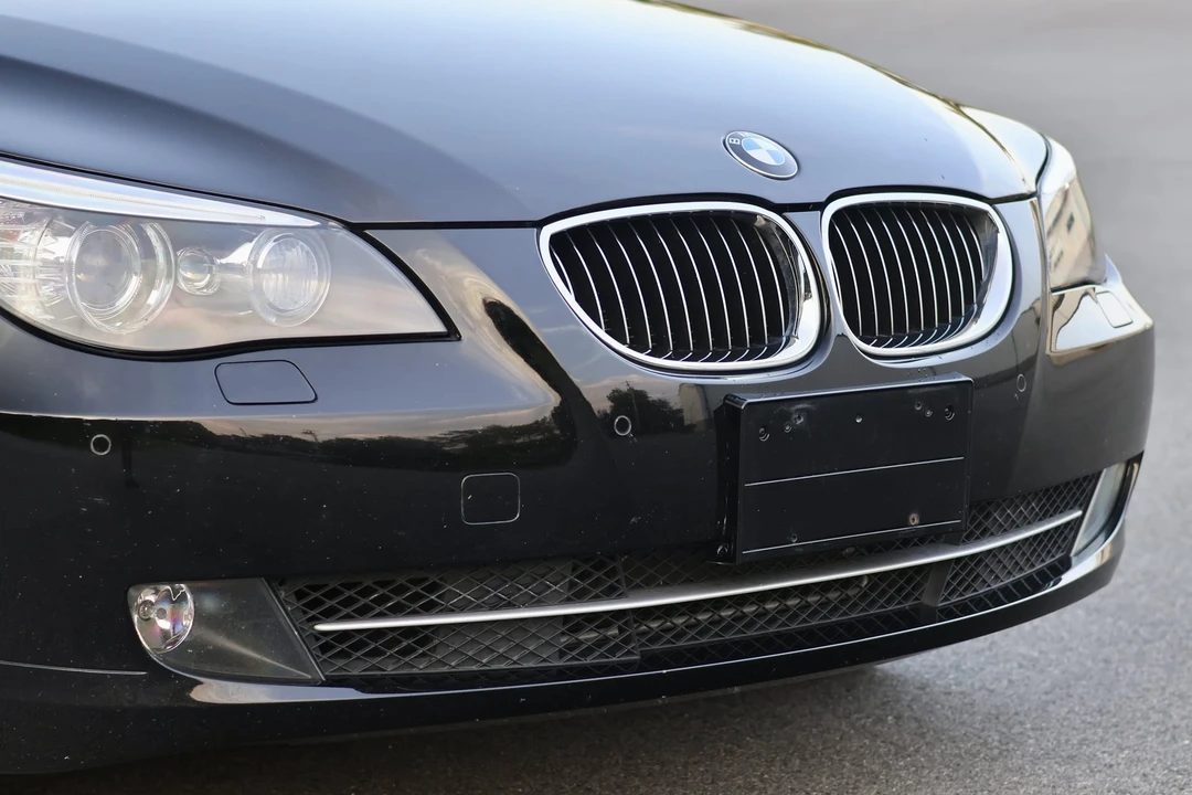 2009 BMW E60 545i & 550i Sedan - Image 23 of 31