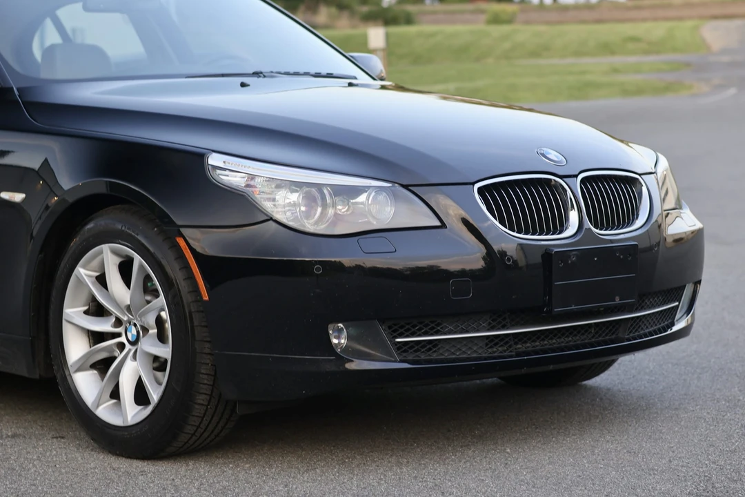 2009 BMW E60 545i & 550i Sedan - Image 22 of 31