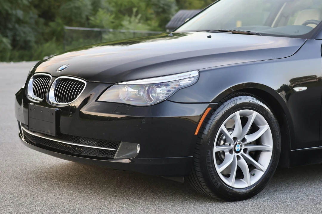 2009 BMW E60 545i & 550i Sedan - Image 26 of 31
