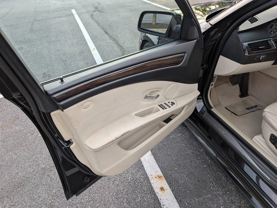 2009 BMW E60 545i & 550i Sedan - Image 12 of 17