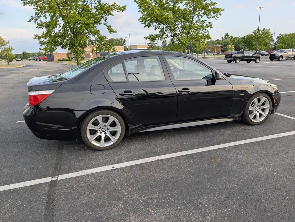 2009 BMW E60 545i & 550i Sedan - Image 7 of 17
