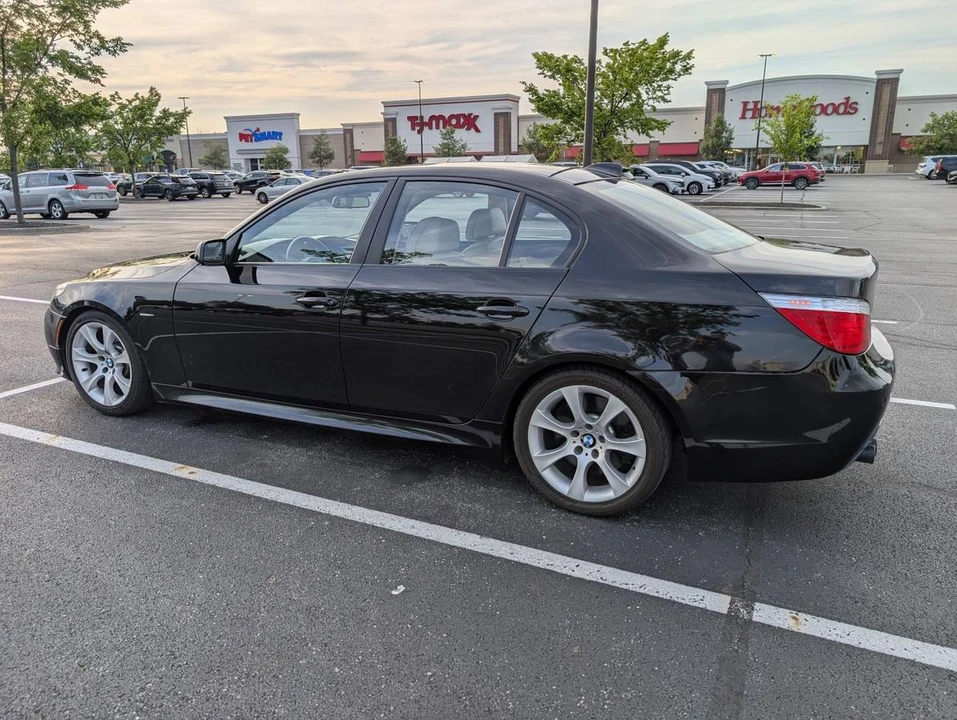 2009 BMW E60 545i & 550i Sedan - Image 3 of 17