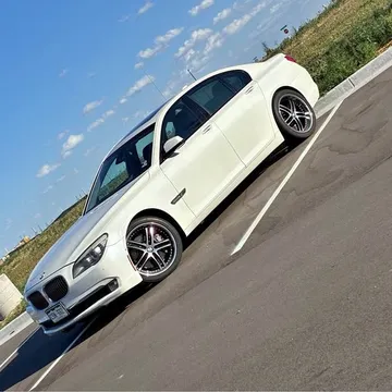 2009 BMW 7 Series 750i Sedan 4D