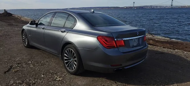 2009 BMW 750i F01