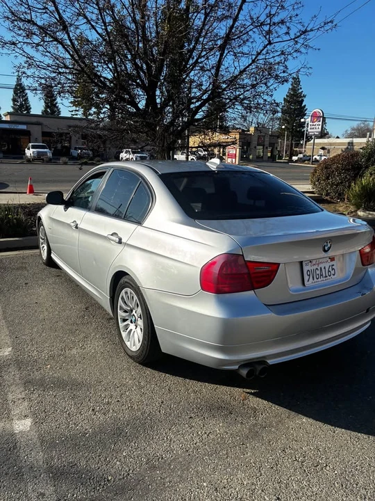 2009 BMW E90 3 Series Sedan - Image 3 of 4