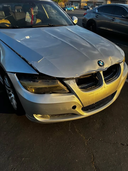2009 BMW E90 3 Series Sedan - Image 2 of 4
