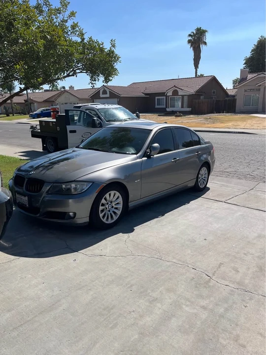 2009 BMW E90 3 Series Sedan - Image 2 of 9