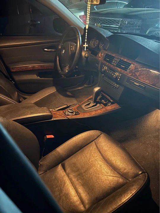 2009 BMW E90 3 Series Sedan - Image 8 of 9