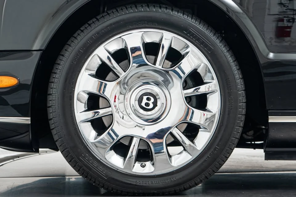 2009 Bentley Azure 2nd Gen - Image 9 of 19