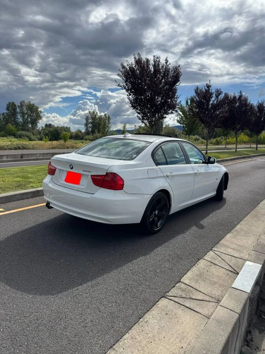 2009 BMW E90 3 Series Sedan - Image 7 of 10