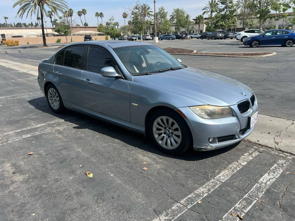 2009 BMW E90 3 Series Sedan - Image 2 of 7