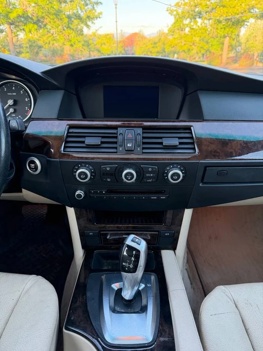 2009 BMW E60 5 Series Sedan - Image 12 of 19