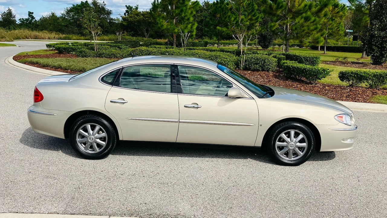 2009 Buick LaCrosse - Image 2 of 7