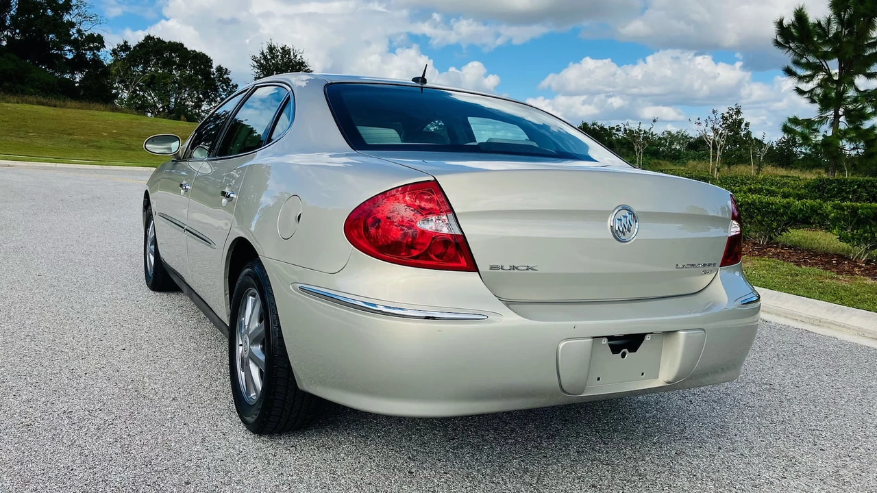 2009 Buick LaCrosse - Image 3 of 7