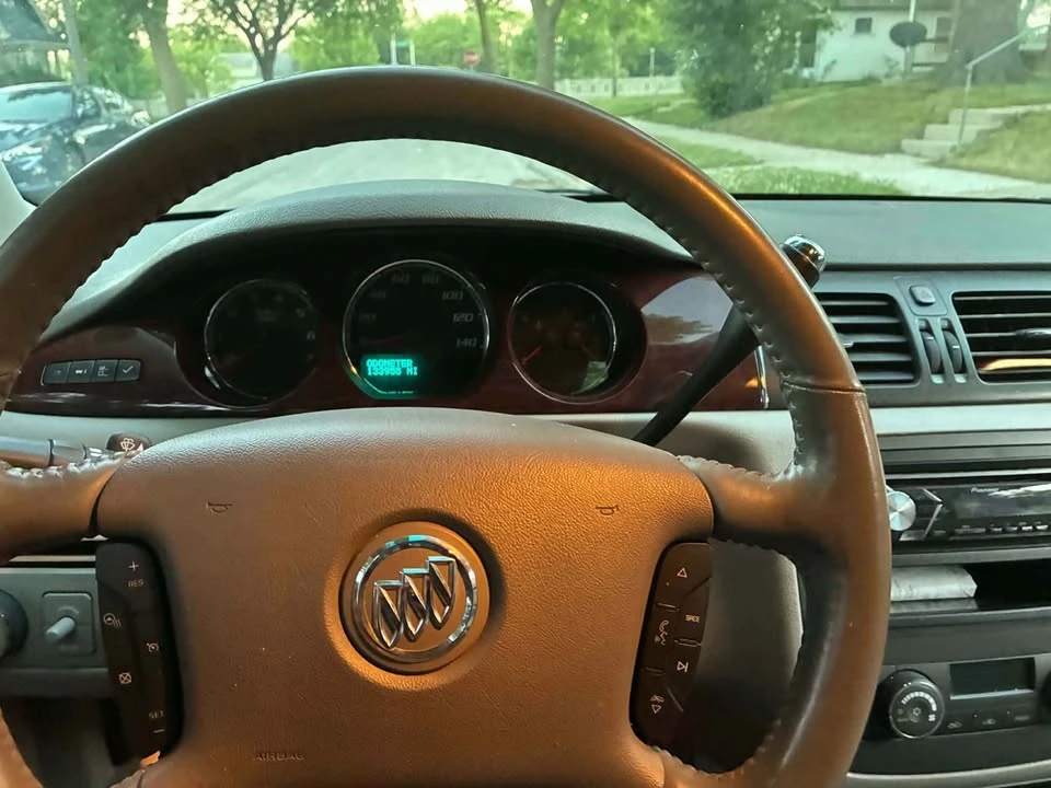 2009 Buick Lucerne - Image 2 of 9