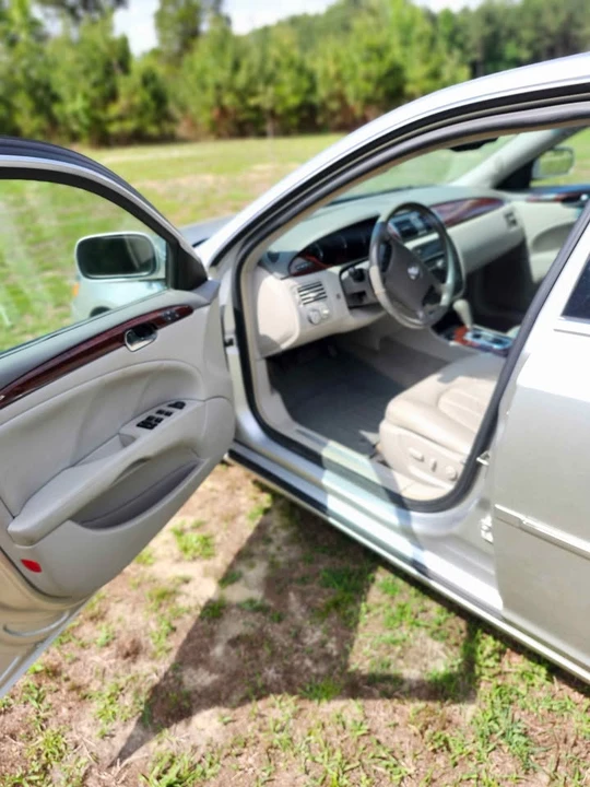 2009 Buick Lucerne - Image 5 of 9