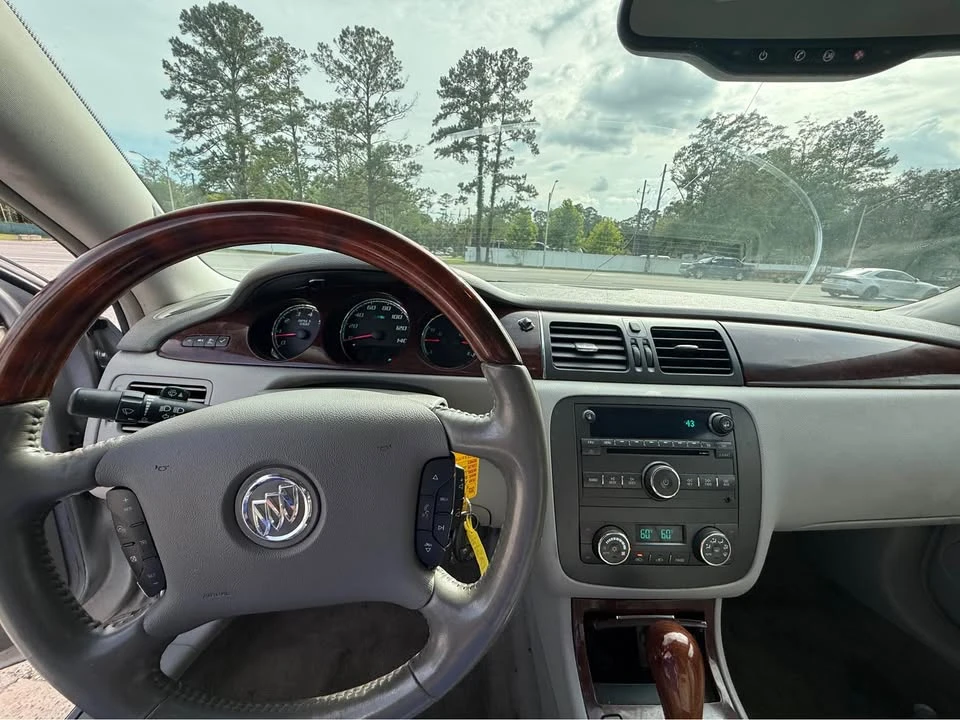 2009 Buick Lucerne - Image 2 of 8