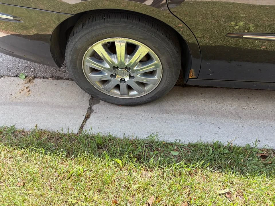 2009 Buick LaCrosse - Image 3 of 9