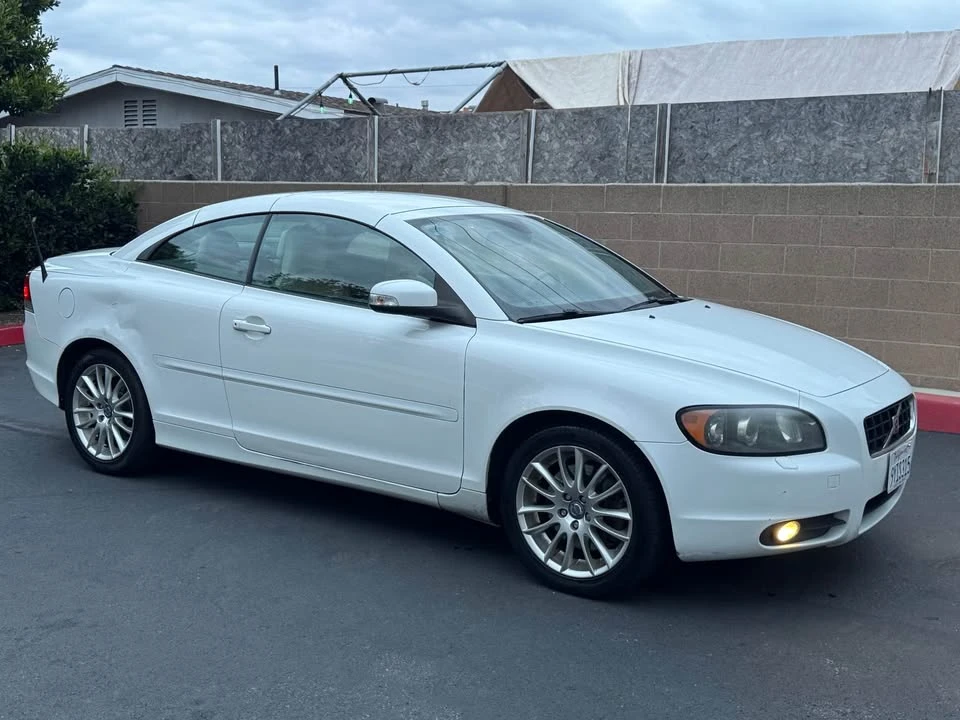 2009 Volvo C70 2nd Gen - Image 2 of 10