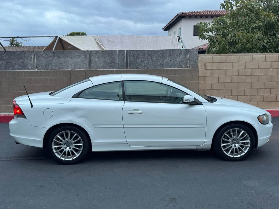 2009 Volvo C70 2nd Gen - Image 3 of 10