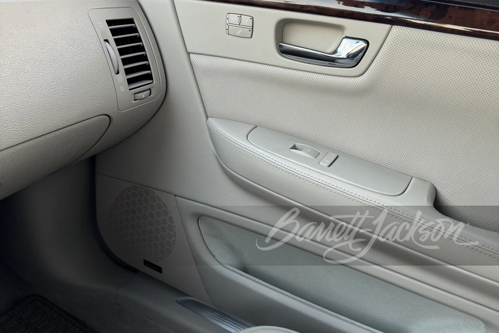 2009 Cadillac DTS - Image 11 of 12