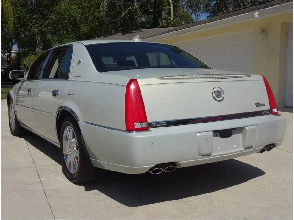 2009 Cadillac - Image 7 of 31