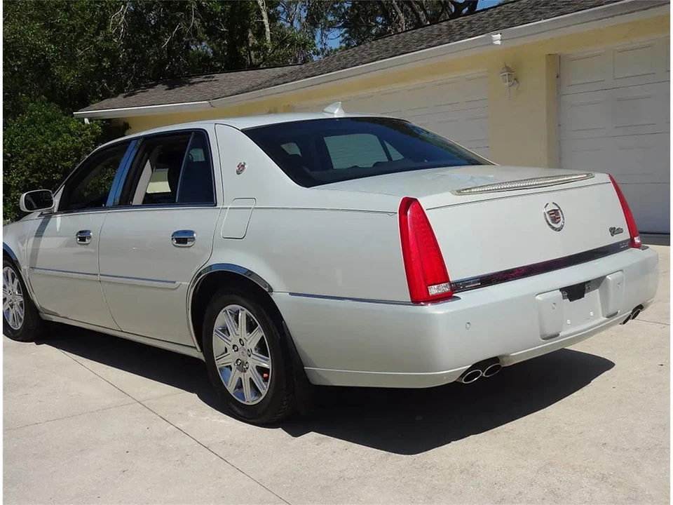 2009 Cadillac - Image 18 of 31