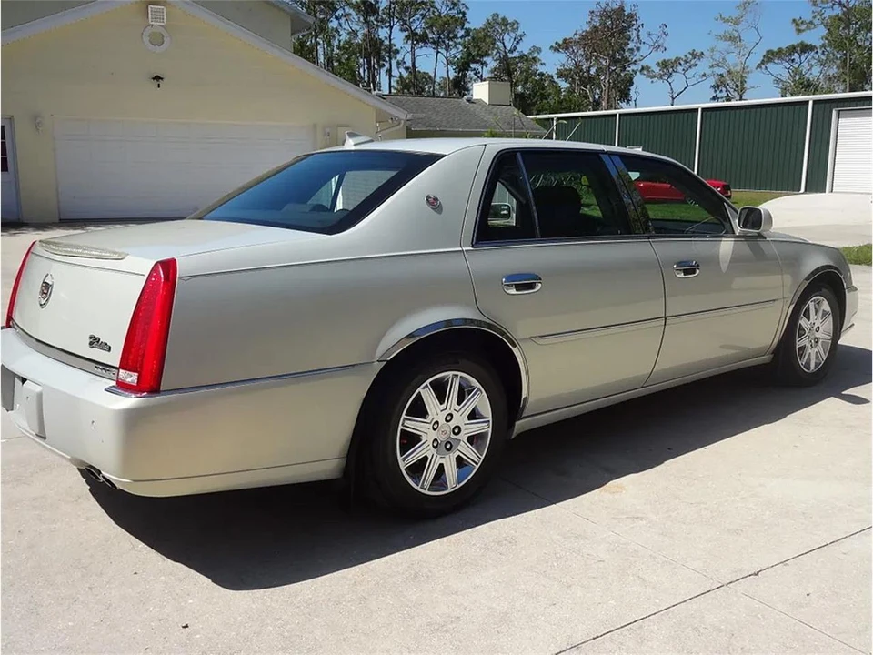 2009 Cadillac - Image 15 of 31